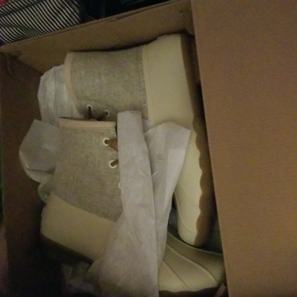 Brand New Sperry's Size 8 women's - Picture 3 of 3